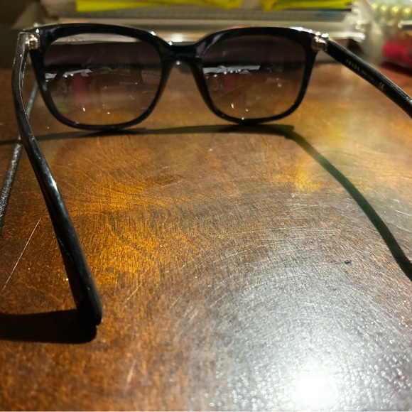 Authentic prada sungless 💖 - Picture 10 of 10